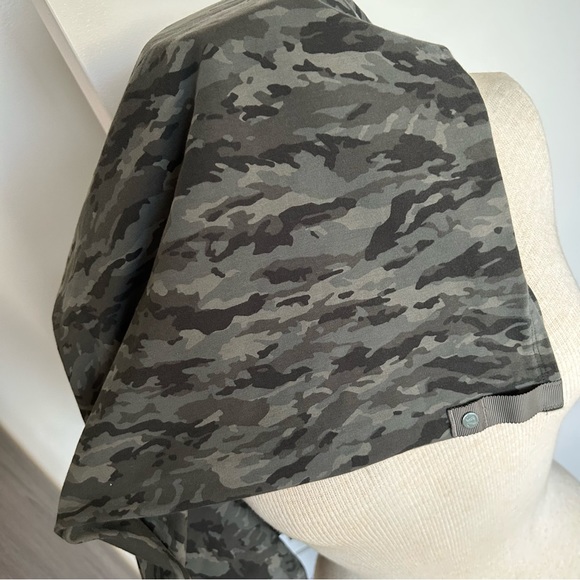 Lululemon Customizable Snap Scarf - Picture 6 of 11